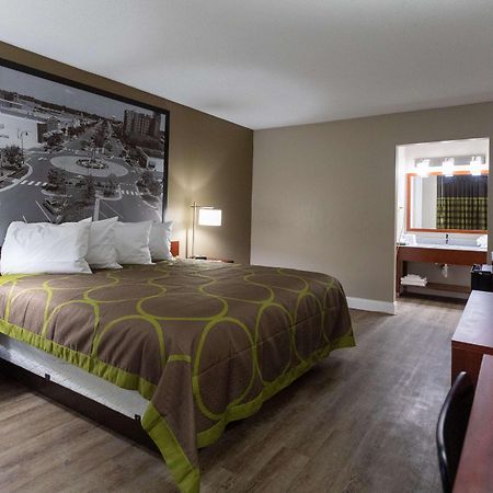 Super 8 By Wyndham Goldsboro Motel Buitenkant foto