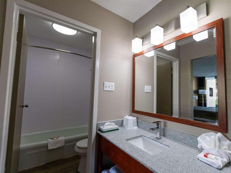 Super 8 By Wyndham Goldsboro Motel Buitenkant foto