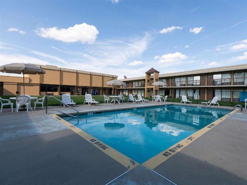 Super 8 By Wyndham Goldsboro Motel Buitenkant foto