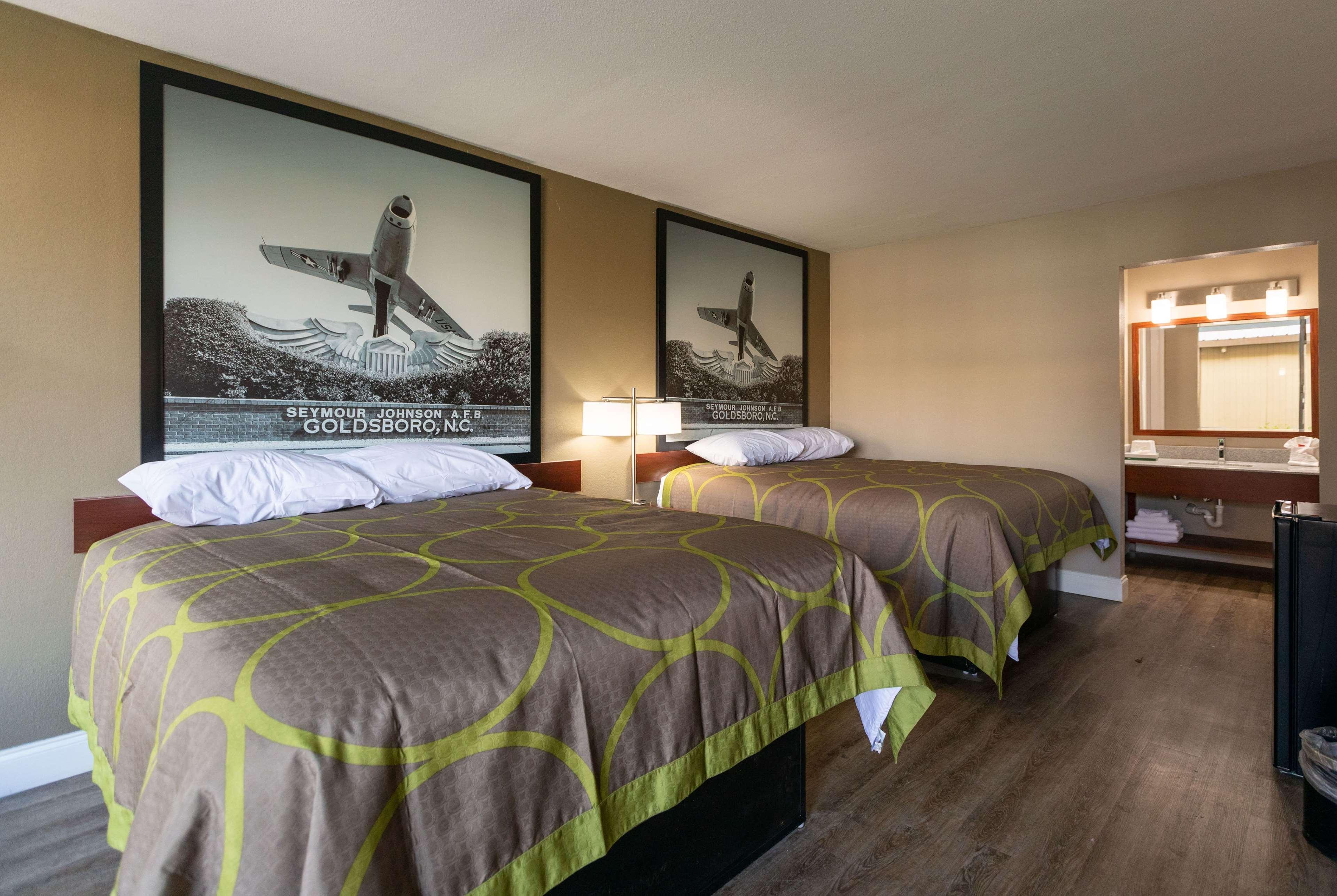 Super 8 By Wyndham Goldsboro Motel Buitenkant foto