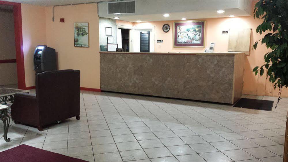 Super 8 By Wyndham Goldsboro Motel Buitenkant foto