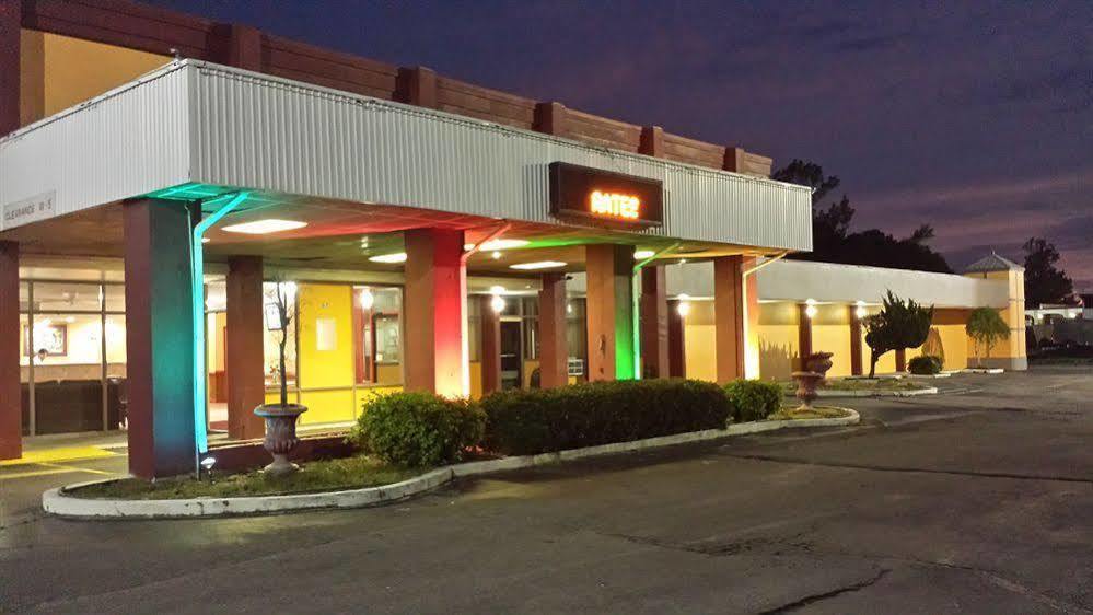 Super 8 By Wyndham Goldsboro Motel Buitenkant foto