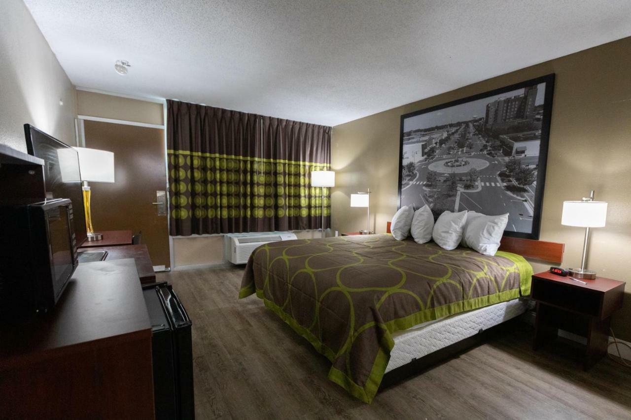 Super 8 By Wyndham Goldsboro Motel Buitenkant foto