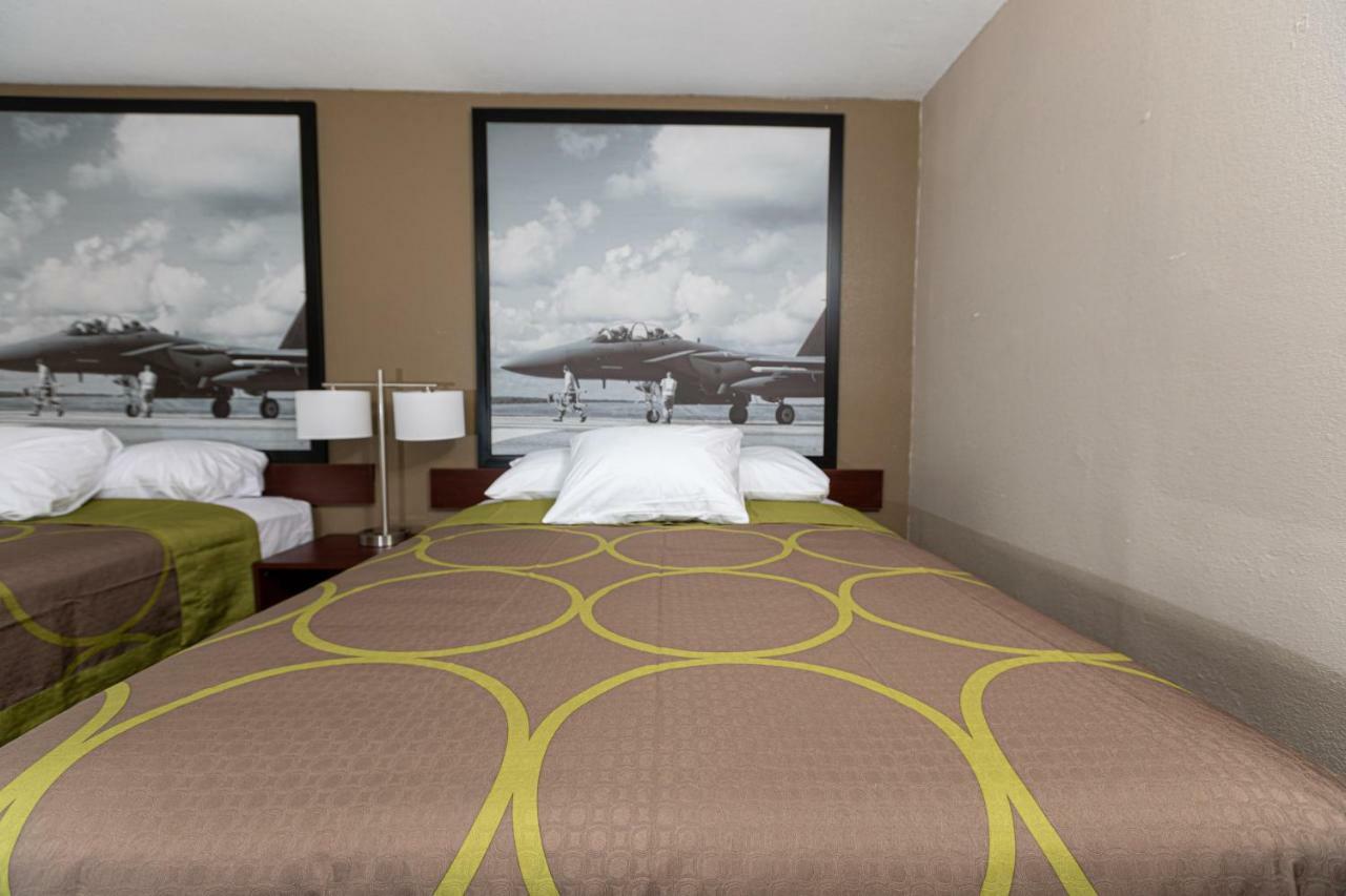 Super 8 By Wyndham Goldsboro Motel Buitenkant foto