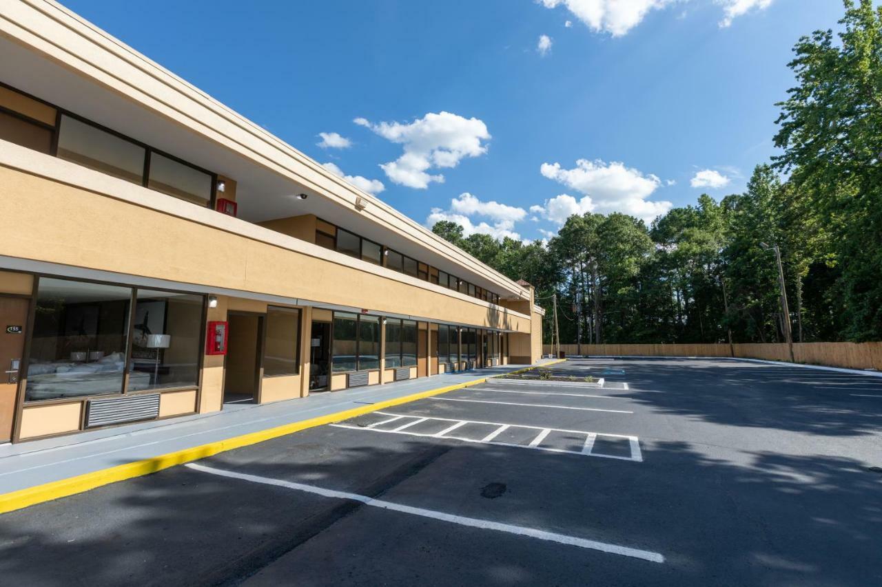 Super 8 By Wyndham Goldsboro Motel Buitenkant foto