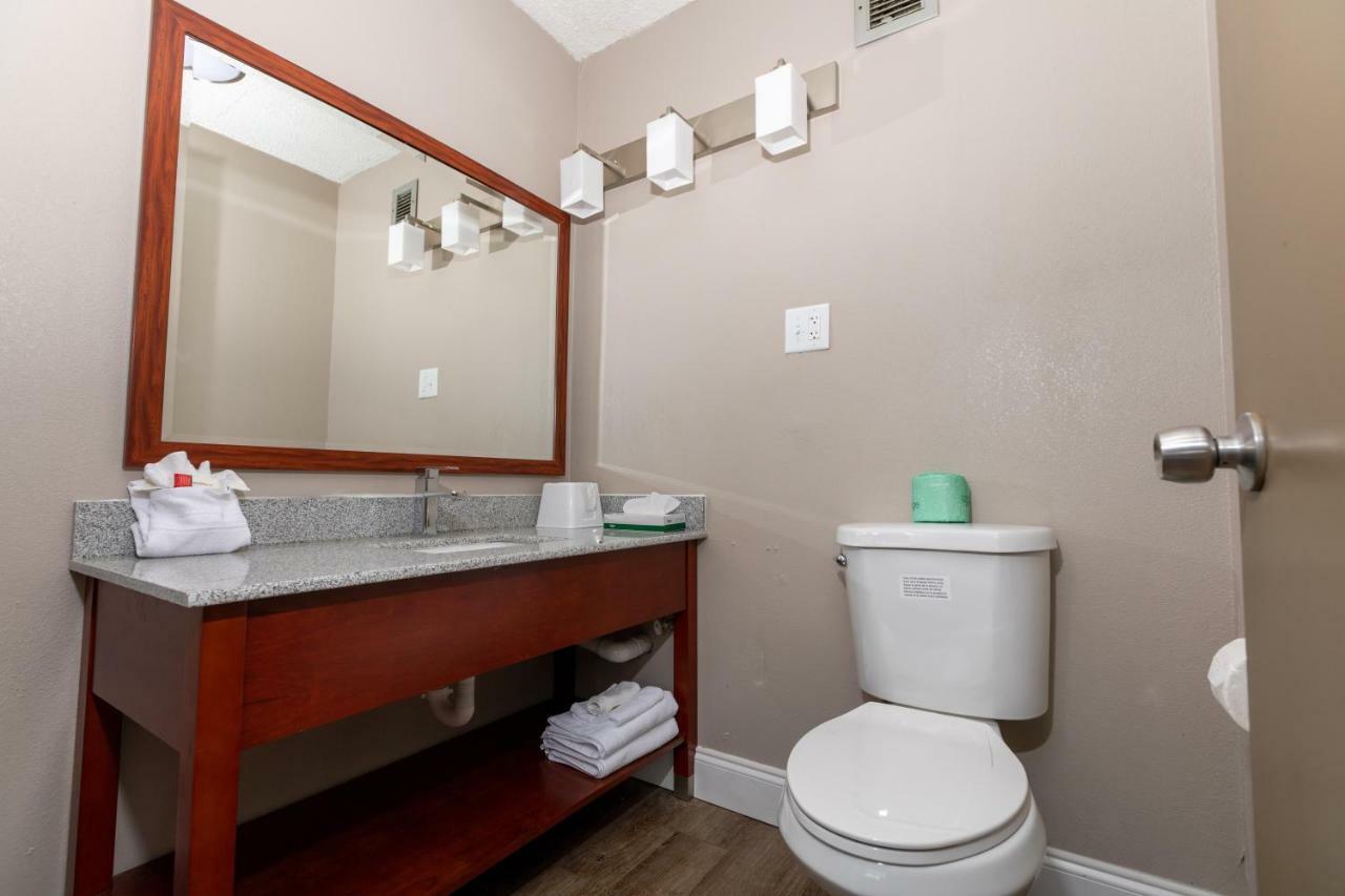Super 8 By Wyndham Goldsboro Motel Buitenkant foto